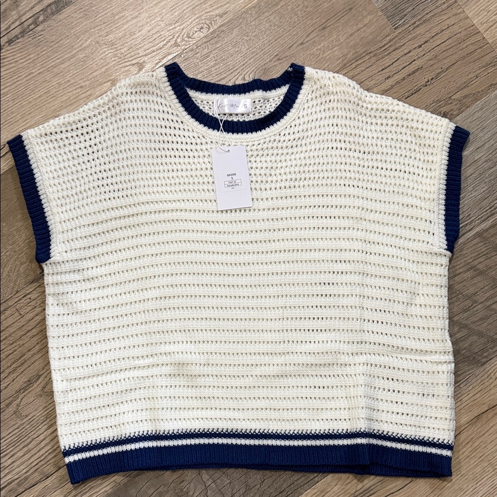 Women’s Cream Knit Short-Sleeve Sweater with Navy Trim